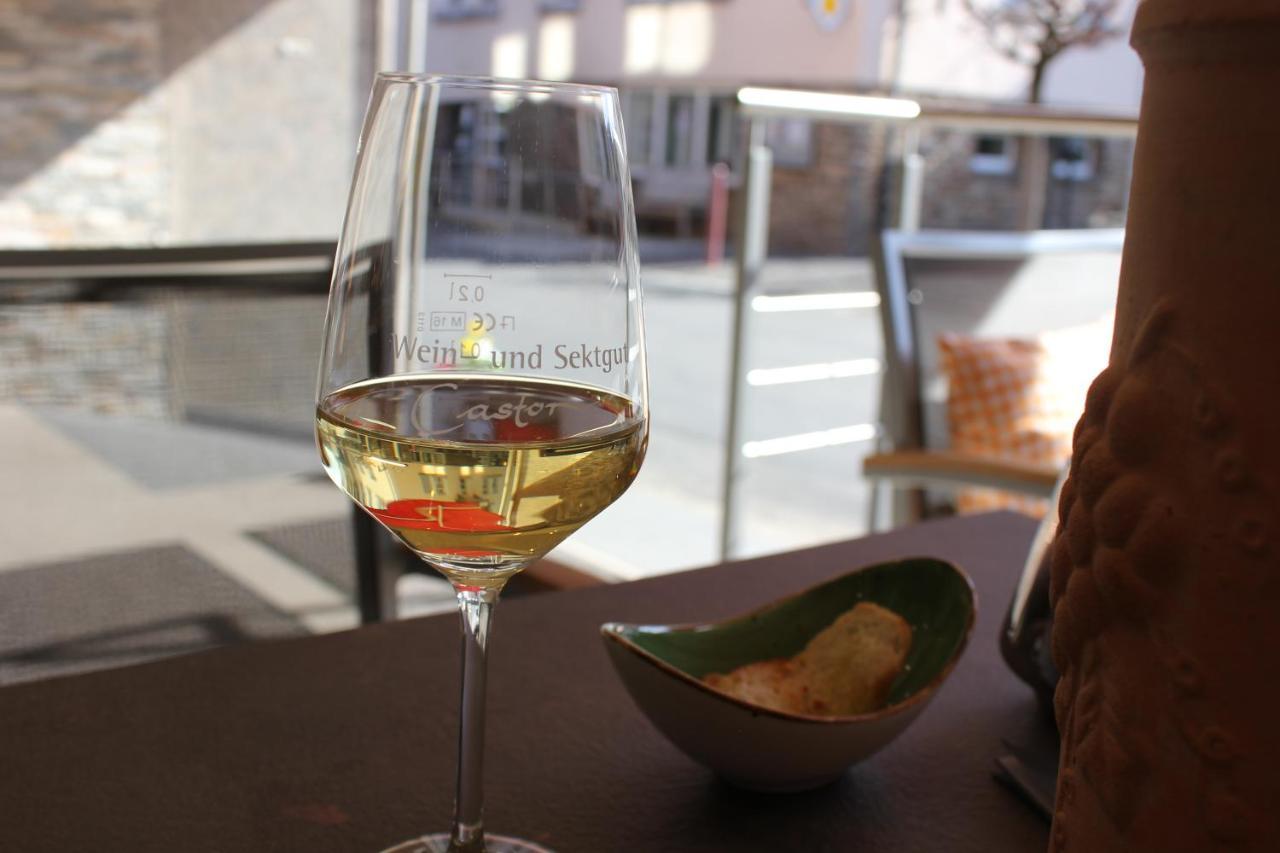 Weinstube Bycastors Hotel Treis-Karden Kültér fotó